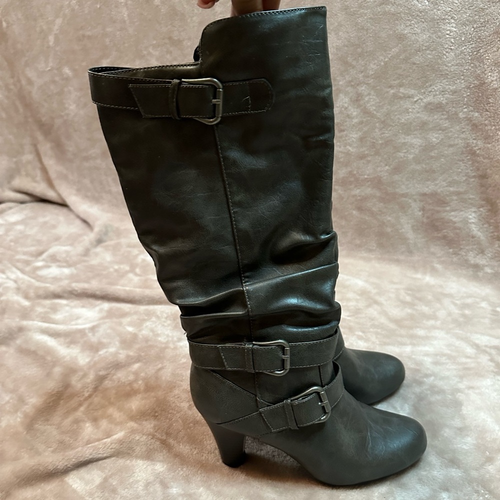 Boots size 7.5